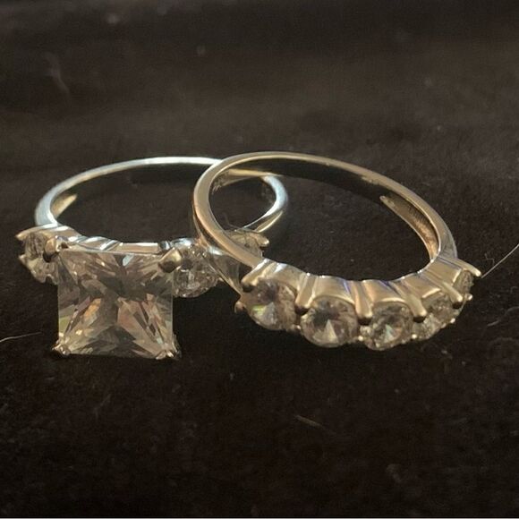 Gorgeous bridal set . Size 8 princess cut engagement flanked by 2 rounds 7.4 CTW - Picture 3 of 6
